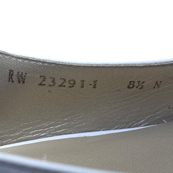 Stuart Weitzman Women’s White Leather Gold Tips Slingback Kitten Heels Size 8.5N - Picture 6 of 10